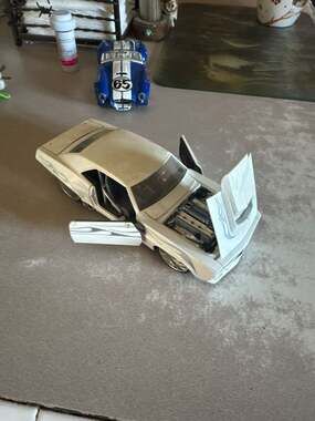 Muscle Machines 1:18 Scale 1970 Plymouth Cuda White with Grey Flames Diecast